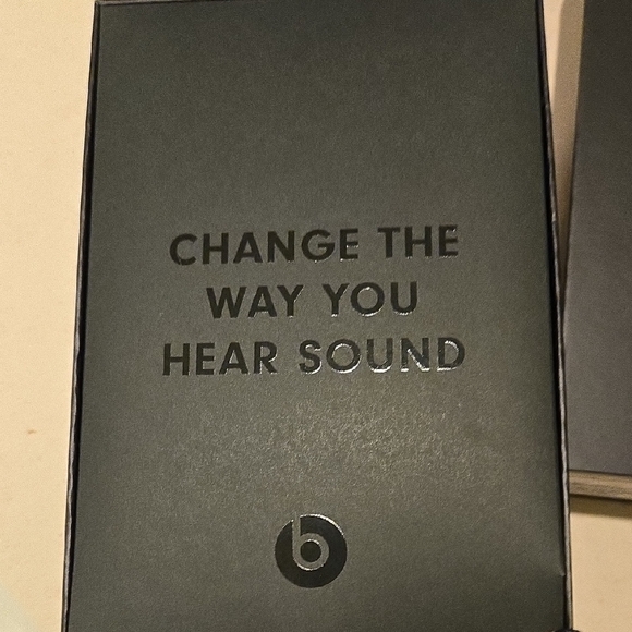 Solo3 Wireless Headphones - Gold - Picture 9 of 13